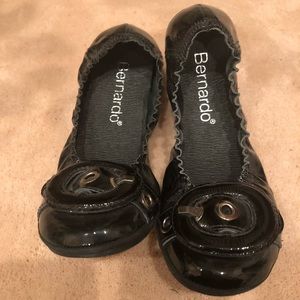 Black Bernardo flats